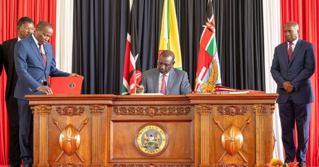Kamari na Barabara Sasa Zinadhibitiwa Rasmi: Rais Ruto Asaini Miswada Miwili Mikubwa Kuwa Sheria