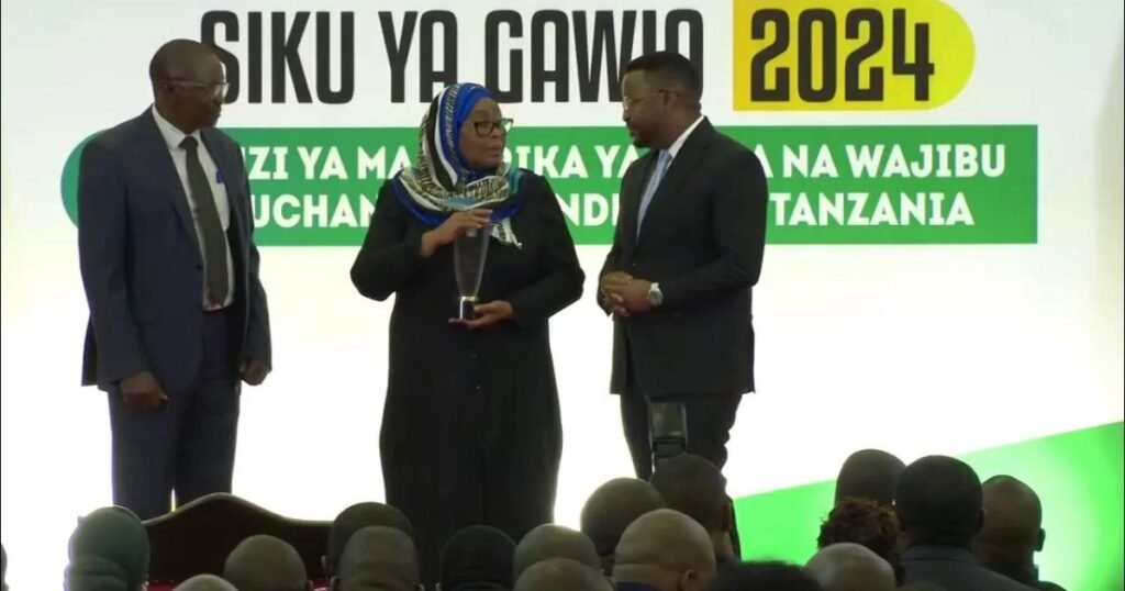 Kumpigia Kura Dkt. Samia

Ushiriki wa wanawake katika uchaguzi Tanzania umekuwa ukionekana kama nguvu ya mabadiliko. Mbunge mteule wa Viti Maalum Mkoa wa Arusha kupitia Umoja wa Wanawake Tanzania (UWT), Chiku Issa, ametoa wito kwa wanawake kujitokeza kwa wingi tarehe 29 Oktoba 2025 ili kumpigia kura Dkt.