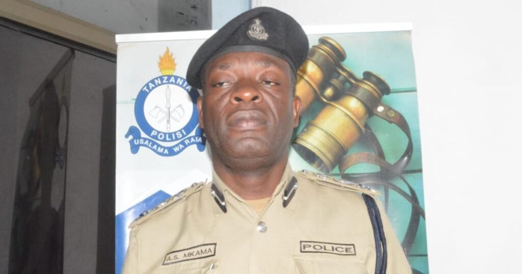 Polisi Waanza Uchunguzi wa Video ya Askari Kulala Chini – Video Yazua Gumzo Mtandaoni