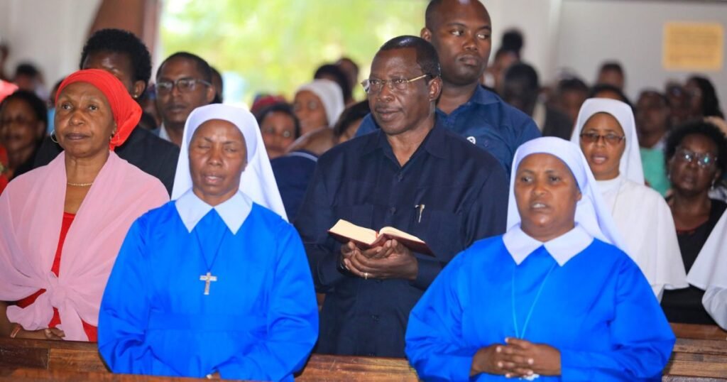 Makamu wa Rais Dkt. Mpango, Majaliwa Wahudhuria Ibada Ya Kumuombea Mwalimu Nyerere Mbeya