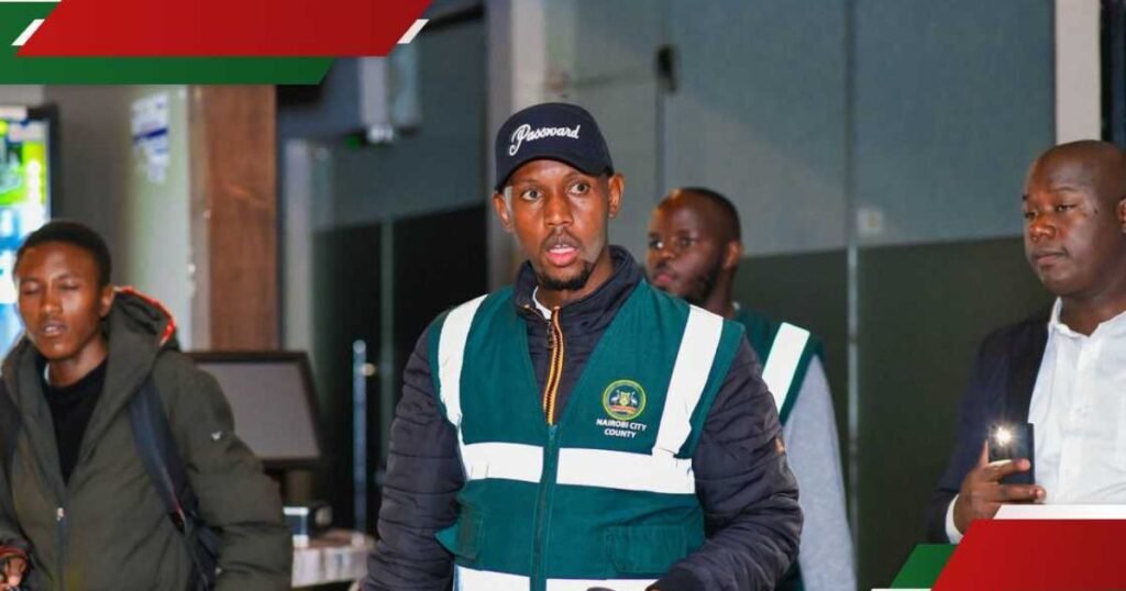 Afisa Mkuu wa Mazingira Nairobi, Geoffrey Mosiria, amefanya kitendo cha kibinadamu cha pekee siku ya Ijumaa, baada ya kuokoa mwanamke mmoja aliyeishi mitaani.