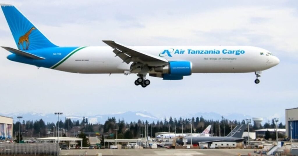 Ndege Ya Mizigo Ya Emirates Yatumbukia Baharini Hong Kong, Watu Wawili Wafariki